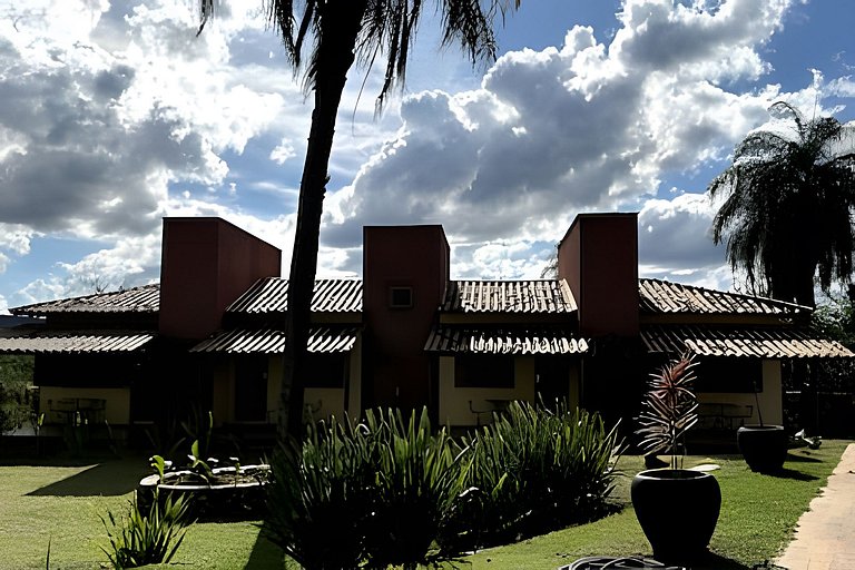 Sitio com Spa Aquecida, Piscina e Vista da Serra