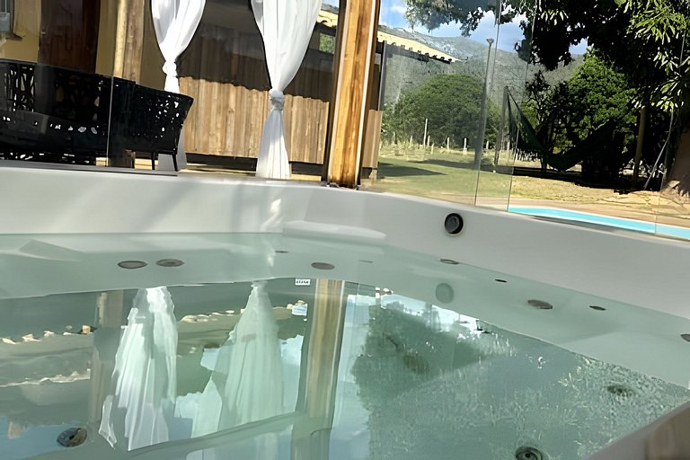 Sitio com Spa Aquecida, Piscina e Vista da Serra