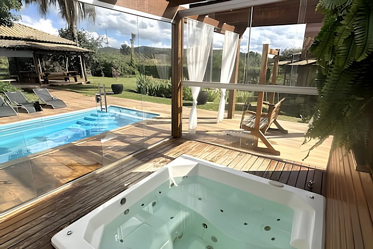 Sitio com Spa Aquecida, Piscina e Vista da Serra