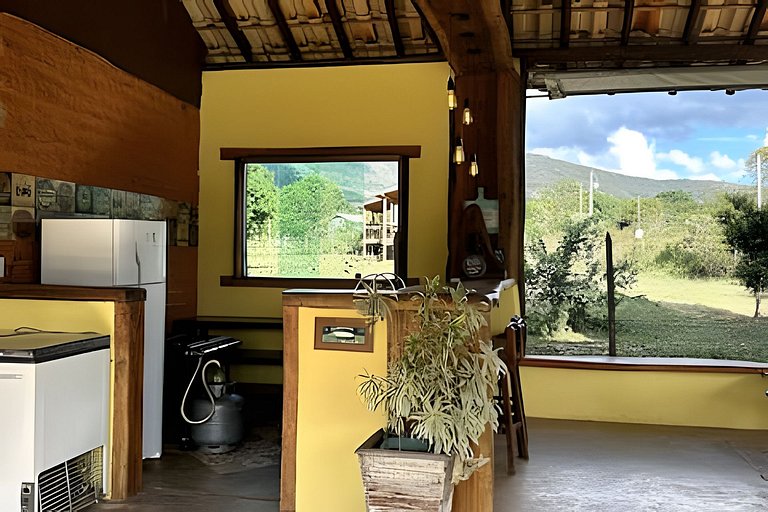 Sitio com Spa Aquecida, Piscina e Vista da Serra