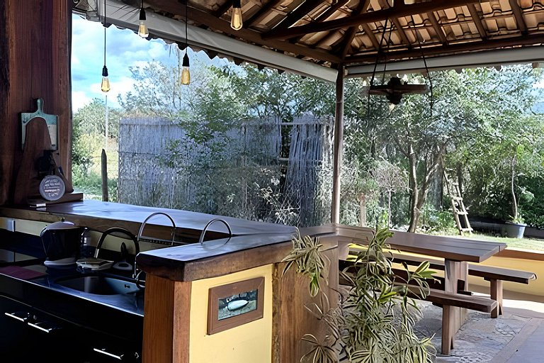 Sitio com Spa Aquecida, Piscina e Vista da Serra