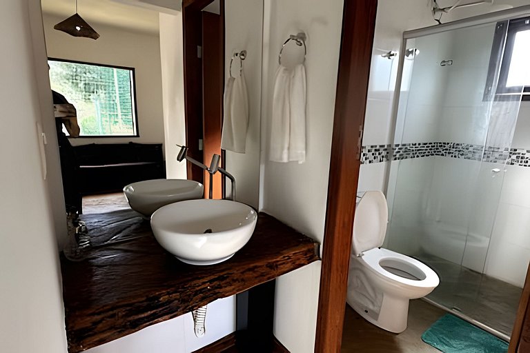 Sitio com Spa Aquecida, Piscina e Vista da Serra