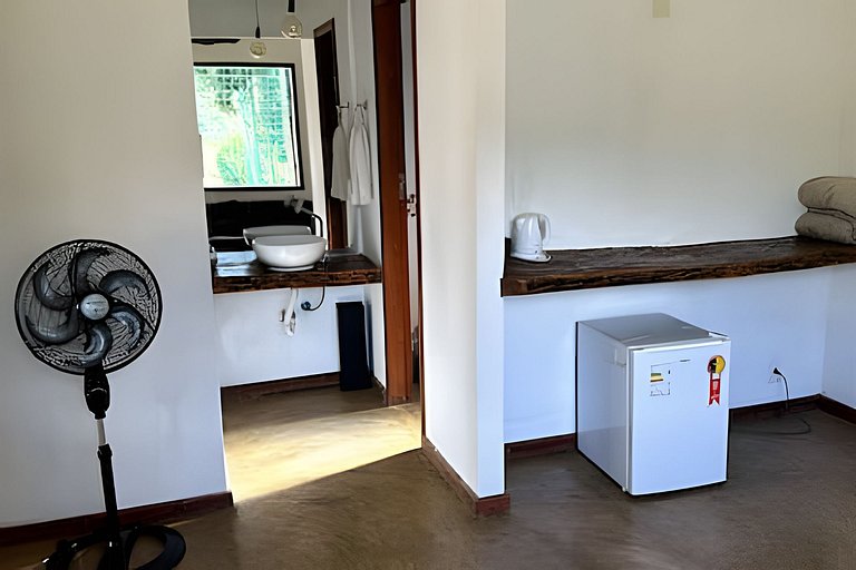 Sitio com Spa Aquecida, Piscina e Vista da Serra