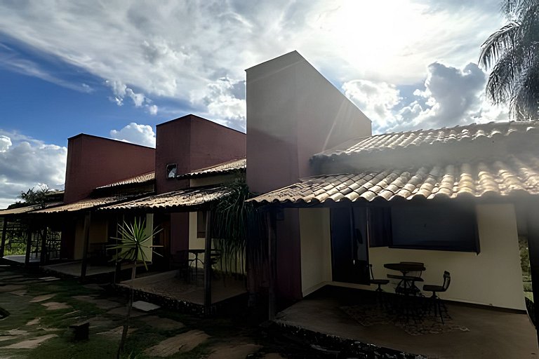 Sitio com Spa Aquecida, Piscina e Vista da Serra