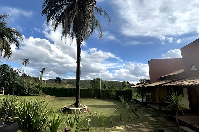 Sitio com Spa Aquecida, Piscina e Vista da Serra