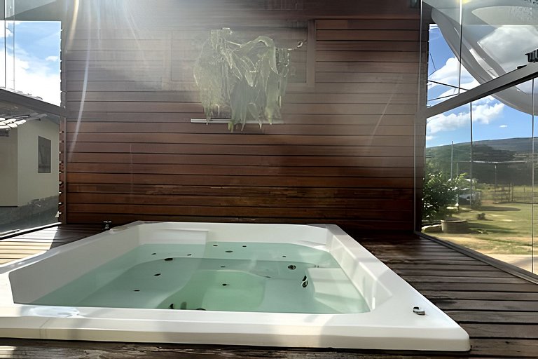 Sitio com Spa Aquecida, Piscina e Vista da Serra