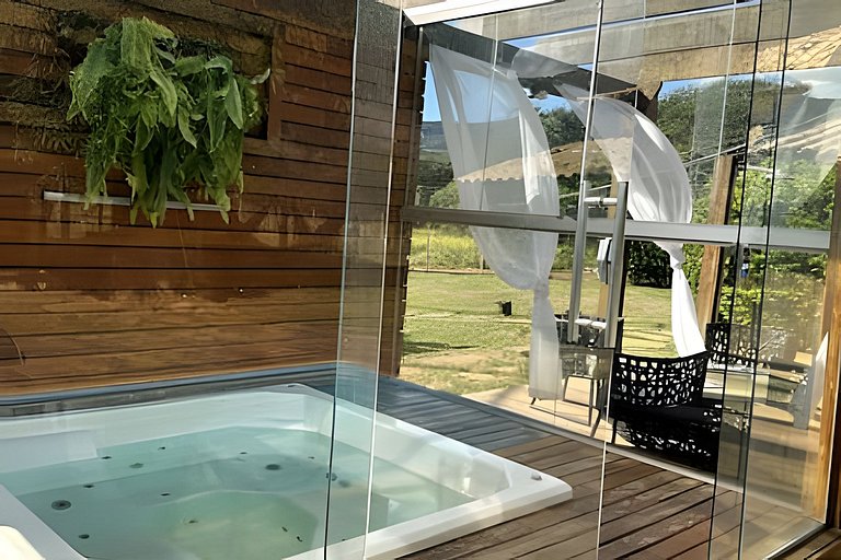 Sitio com Spa Aquecida, Piscina e Vista da Serra