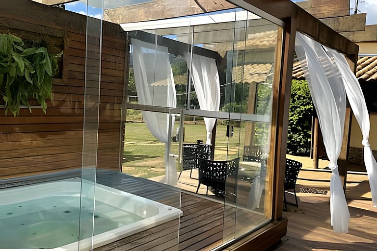Sitio com Spa Aquecida, Piscina e Vista da Serra
