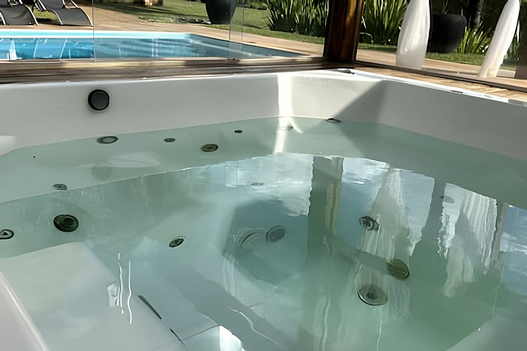 Sitio com Spa Aquecida, Piscina e Vista da Serra