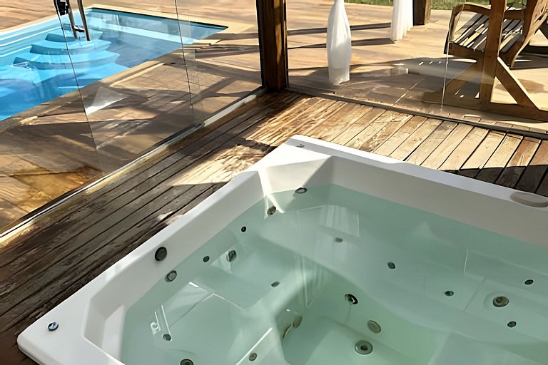 Sitio com Spa Aquecida, Piscina e Vista da Serra